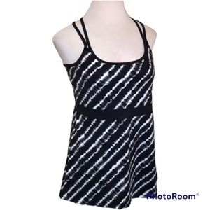 ACTIVE TANK TOP BLACK AND WHITE CRISS CROSS BACK STRAPS